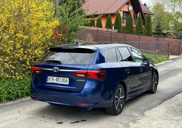 Toyota Avensis cena 66900 przebieg: 106000, rok produkcji 2018 z Kraków małe 121